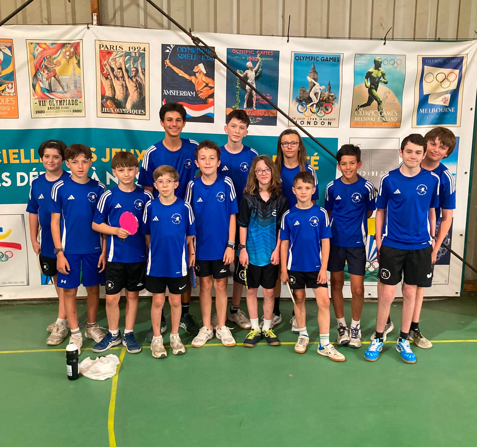 Jeunes compétiteurs du club rassemblés en équipe
